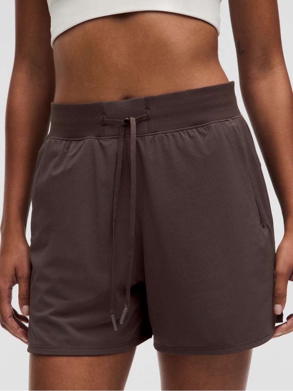 LULULEMON License to Train High Rise Short 4” in Espresso - Picture 4 of 13